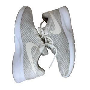 Nike Tanjun Running Shoes Women’s 8 White Athletic Workout Training Sneakers
